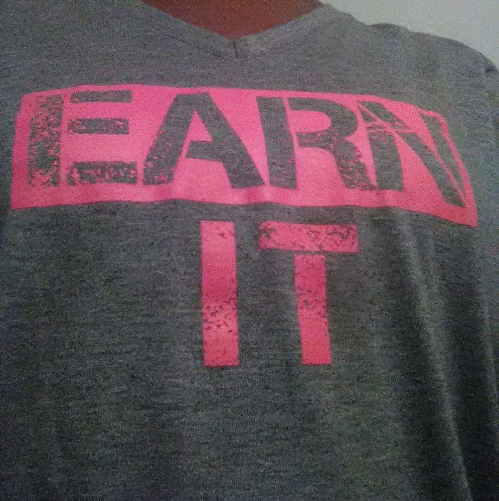 "Earn It" gret and pink tee